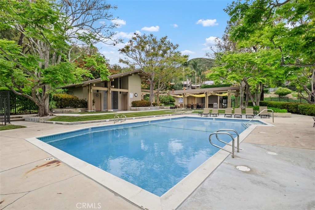 14 Woodsong Drive