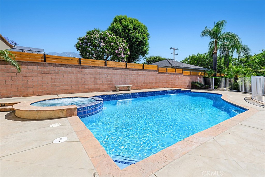 1604 N Laurel Avenue