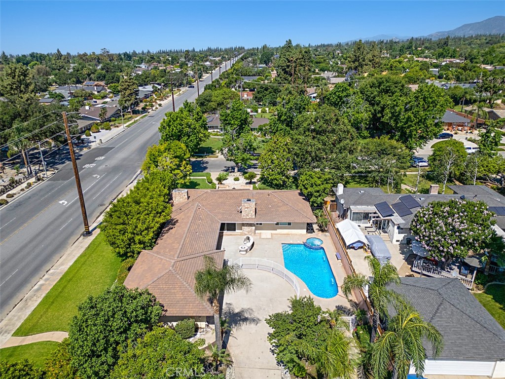 1604 N Laurel Avenue