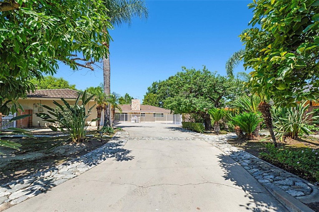 1604 N Laurel Avenue