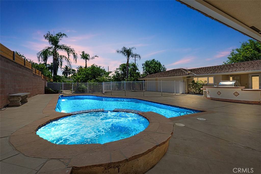 1604 N Laurel Avenue