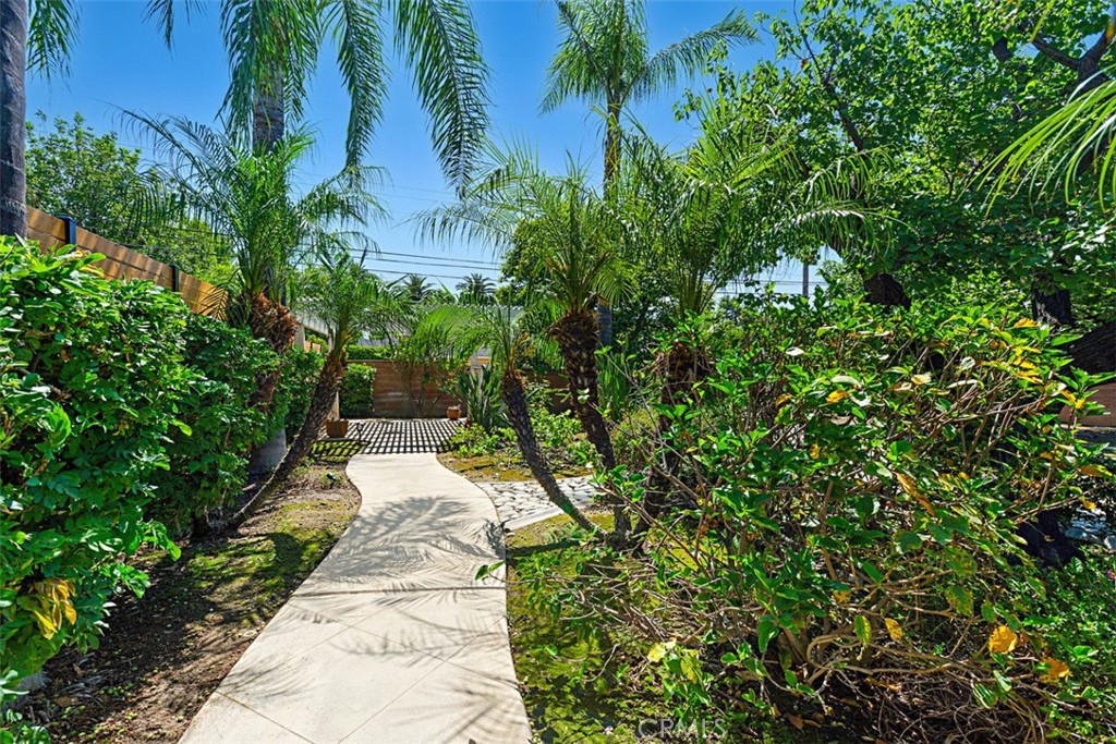 1604 N Laurel Avenue