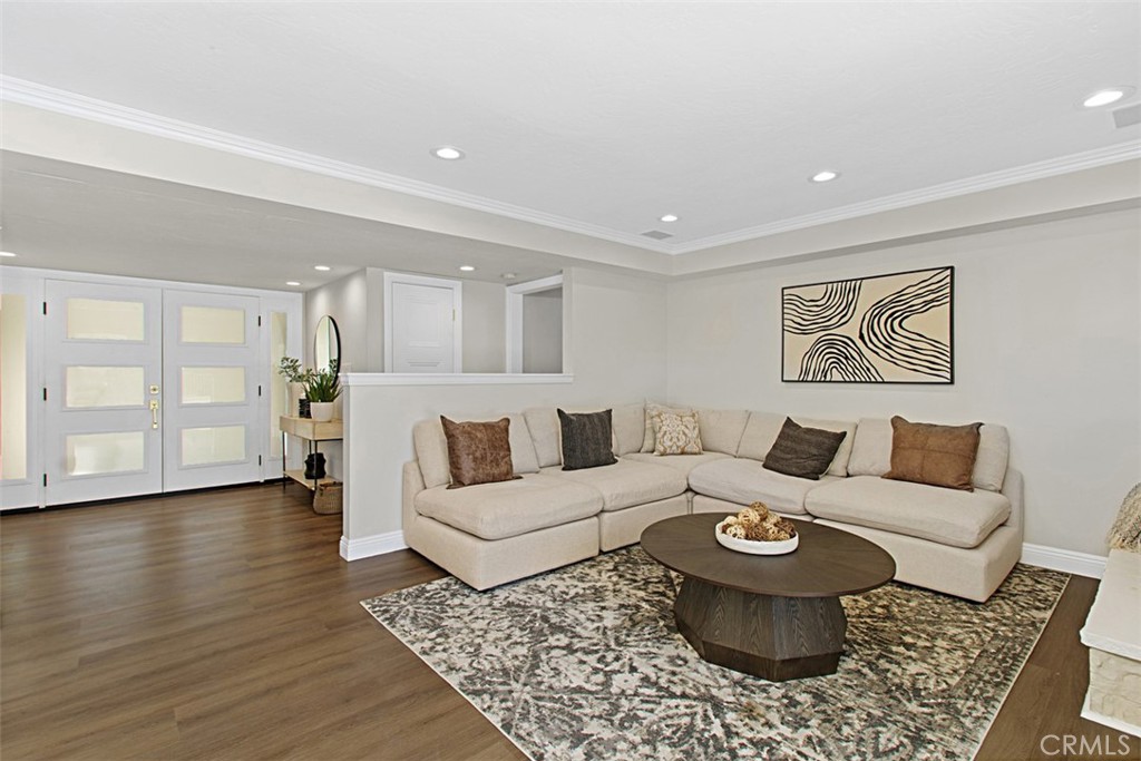 1604 N Laurel Avenue