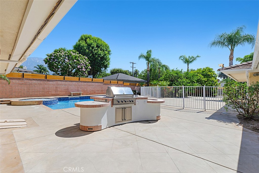 1604 N Laurel Avenue