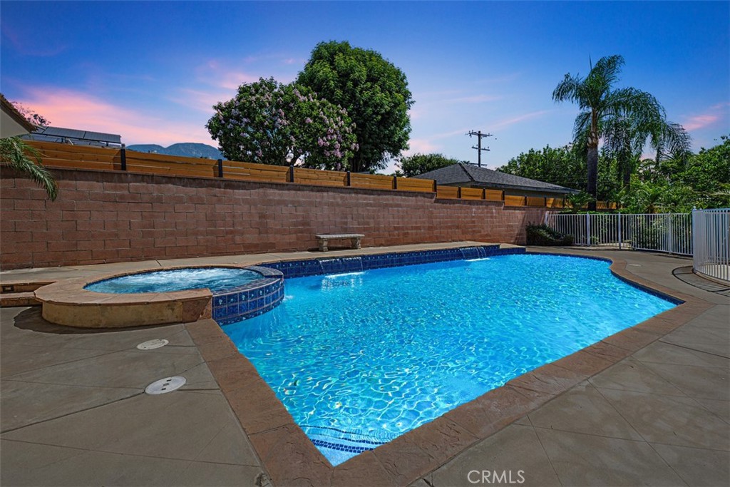 1604 N Laurel Avenue