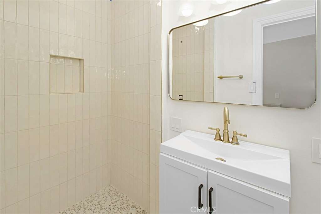 1604 N Laurel Avenue