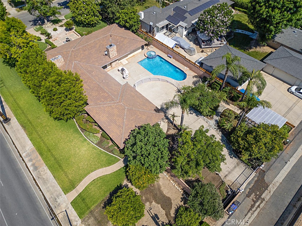 1604 N Laurel Avenue