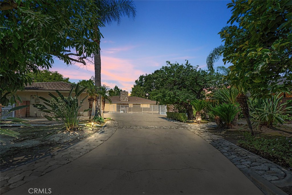 1604 N Laurel Avenue