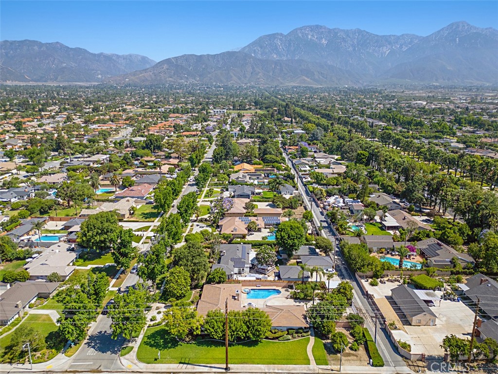 1604 N Laurel Avenue