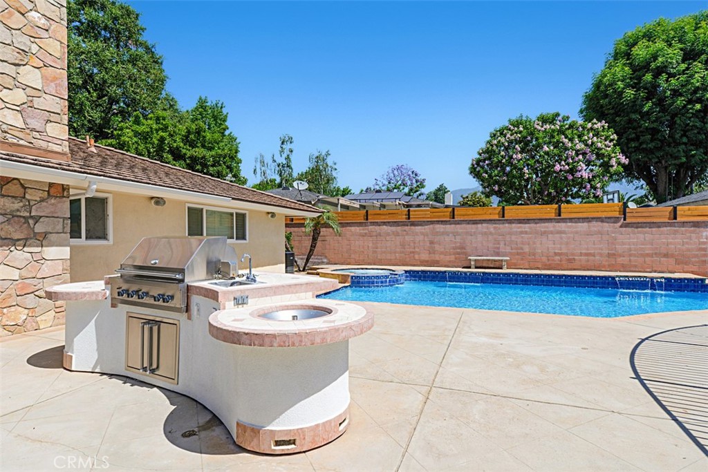 1604 N Laurel Avenue