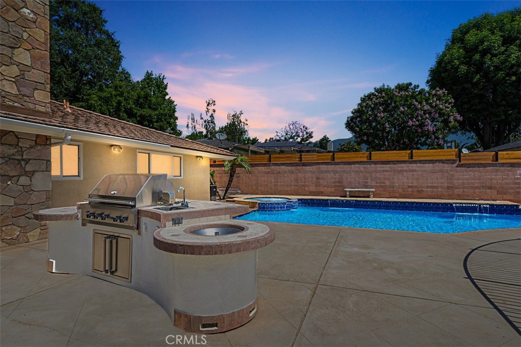 1604 N Laurel Avenue