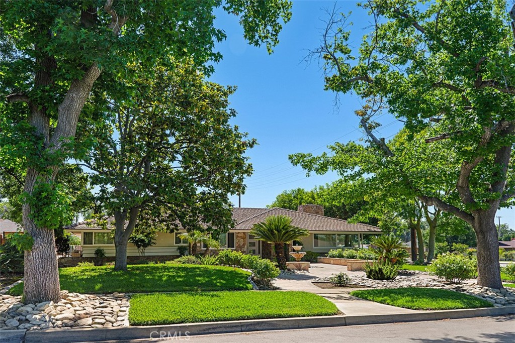 1604 N Laurel Avenue