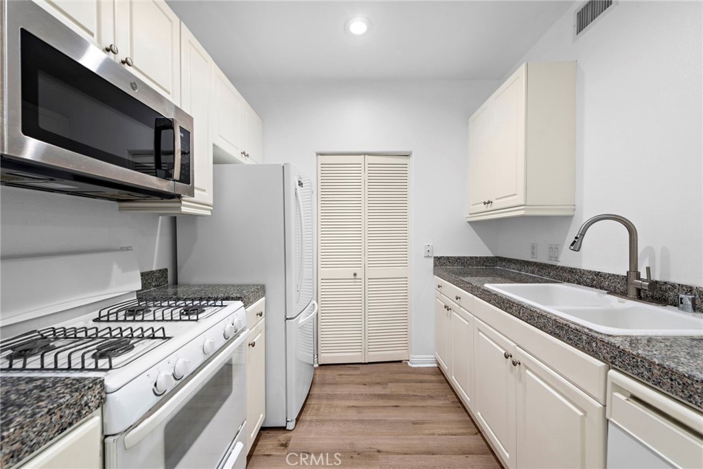 3131 Watermarke Place