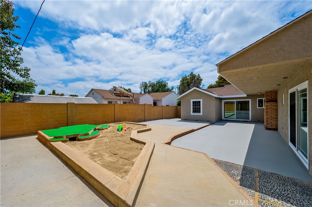 5449 E Fairbrook Street