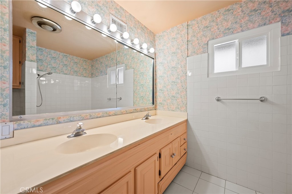 5449 E Fairbrook Street