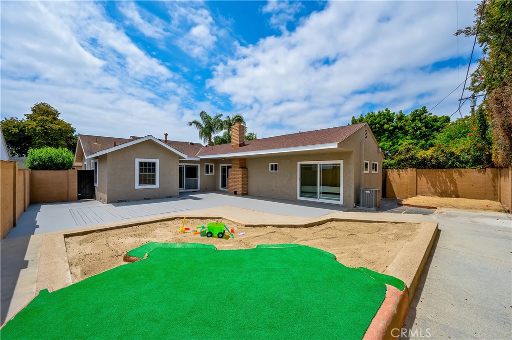 5449 E Fairbrook Street