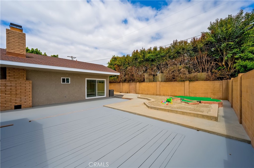 5449 E Fairbrook Street