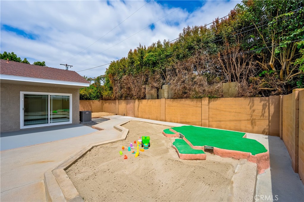 5449 E Fairbrook Street