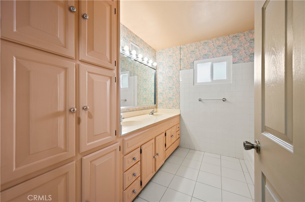 5449 E Fairbrook Street