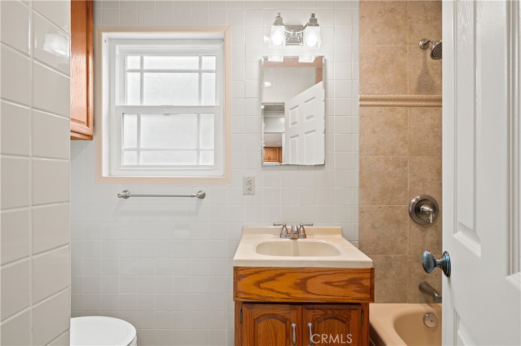 5449 E Fairbrook Street