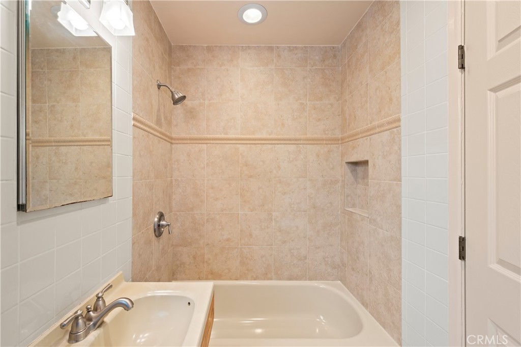 5449 E Fairbrook Street