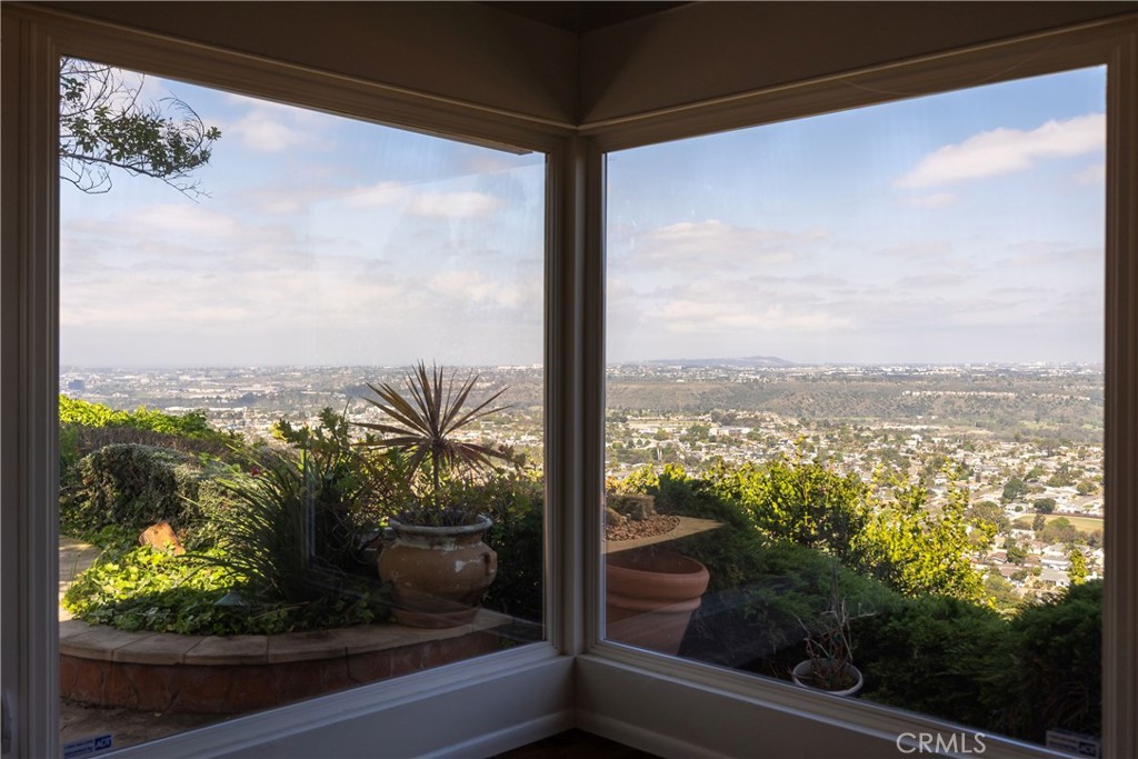 6164 Del Paso Avenue