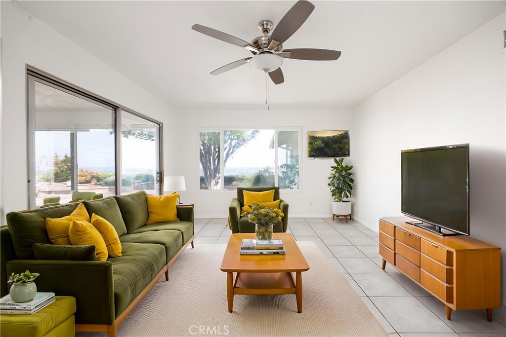 6164 Del Paso Avenue