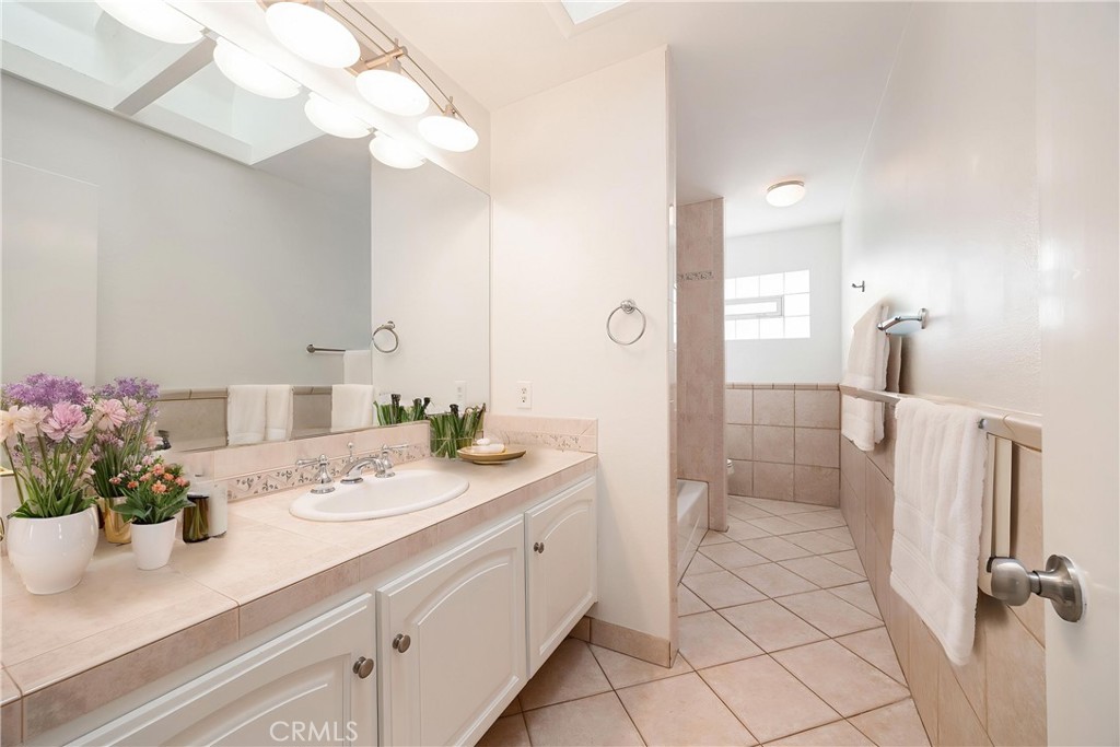 6164 Del Paso Avenue