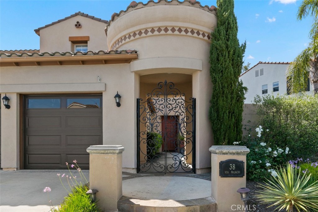 38 Via Palacio