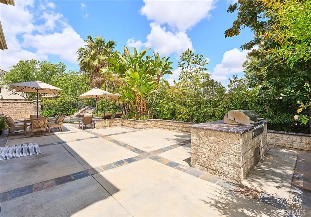 1472 Nicolas Way