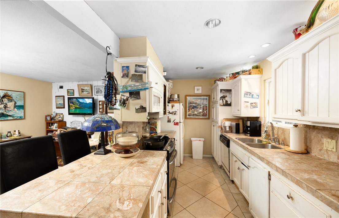 2175 S Coast Highway S 20