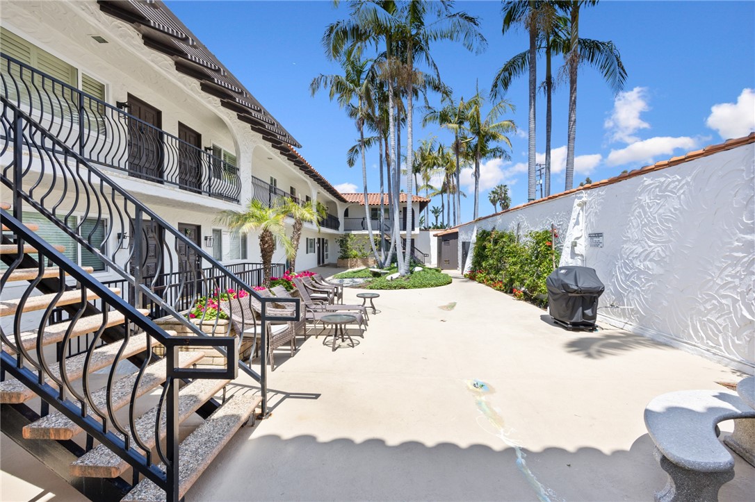 2175 S Coast Highway S 20