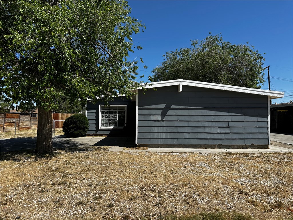 1231 W Avenue H15