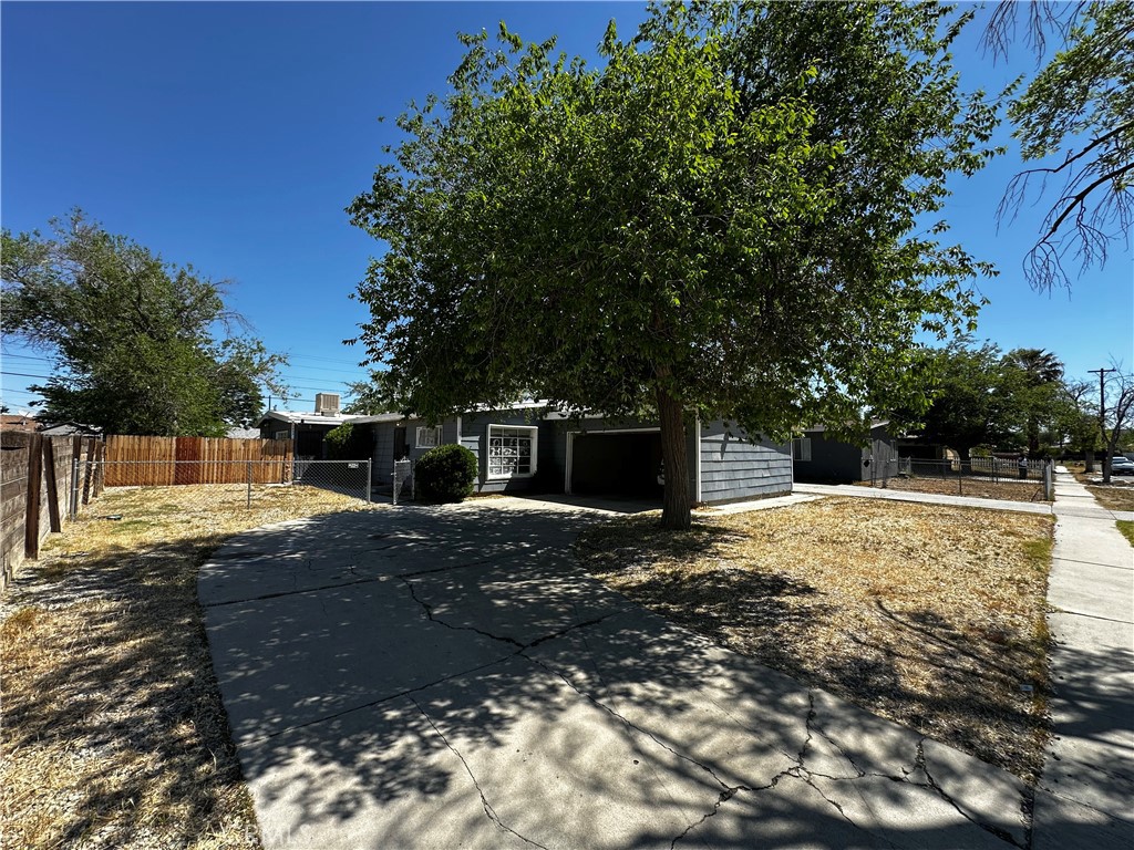 1231 W Avenue H15