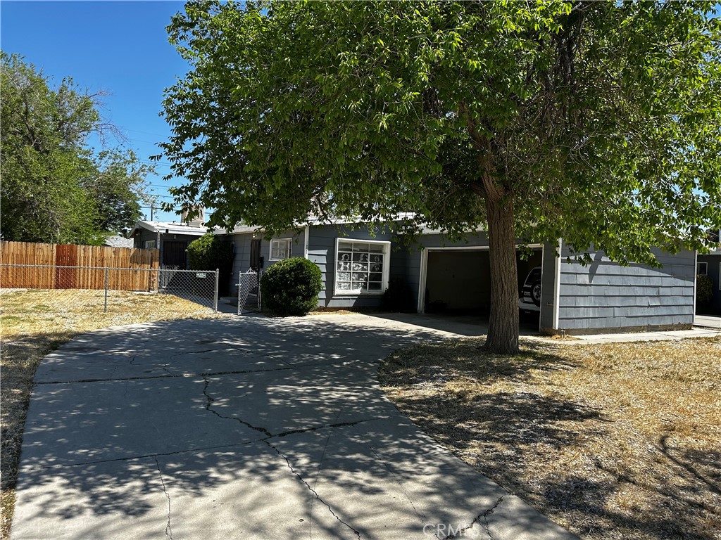 1231 W Avenue H15