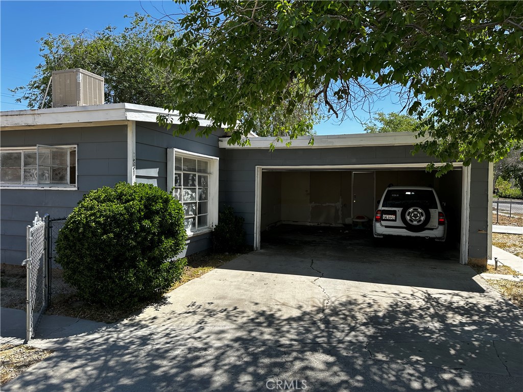 1231 W Avenue H15