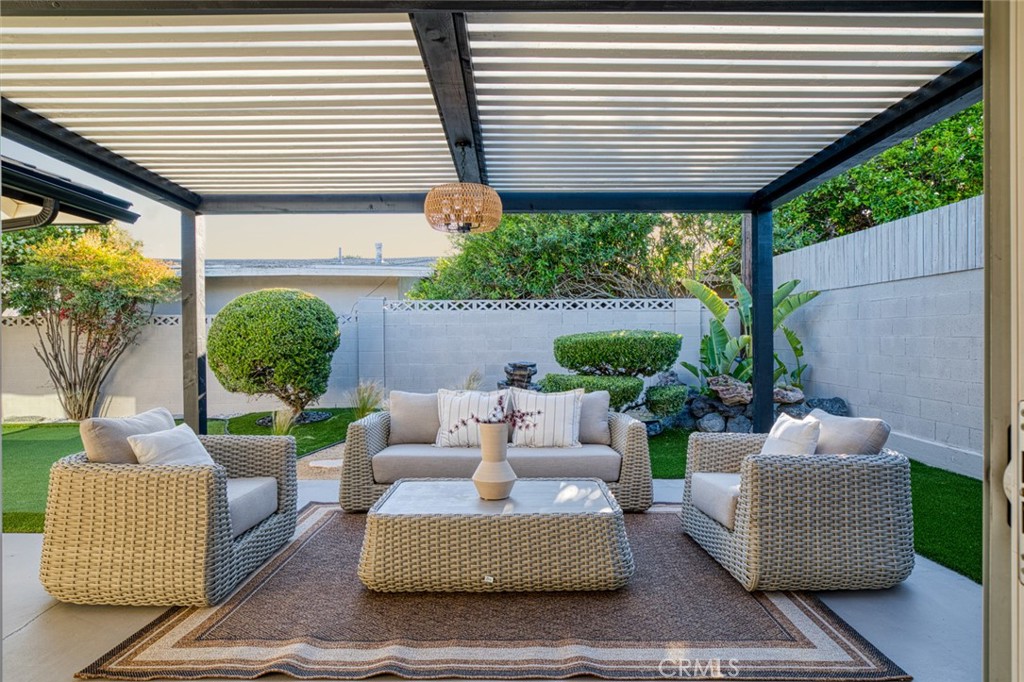 15361 Pickford Street