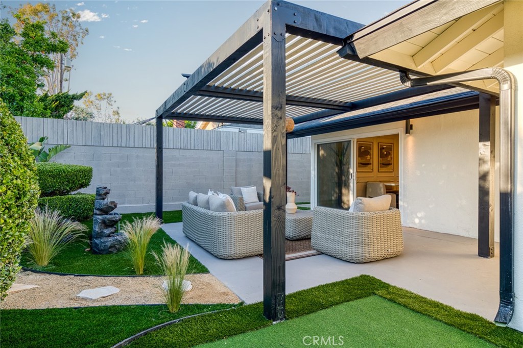 15361 Pickford Street