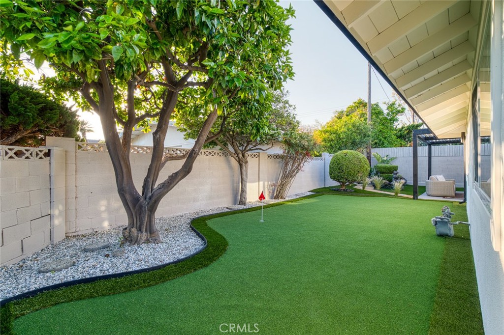 15361 Pickford Street