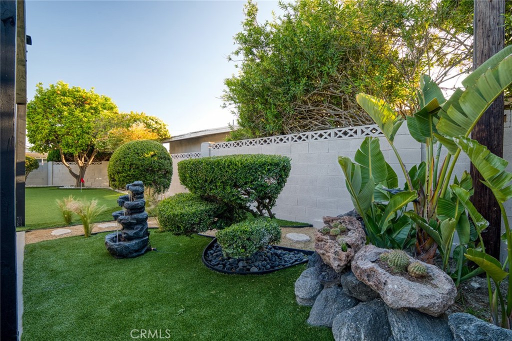 15361 Pickford Street