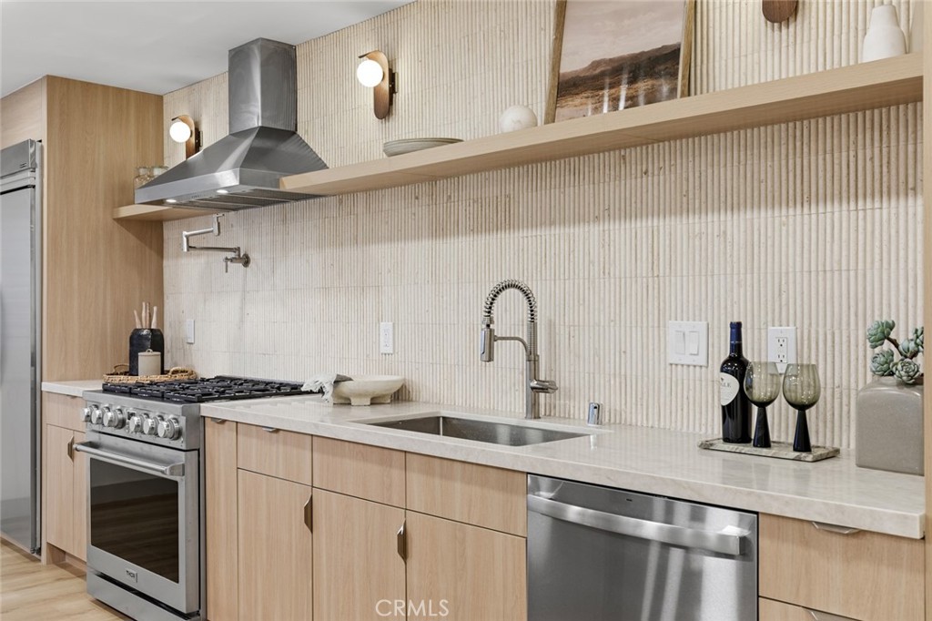 15361 Pickford Street