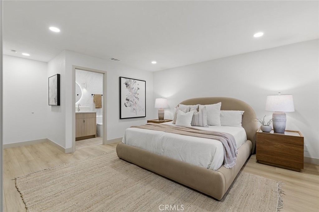 15361 Pickford Street