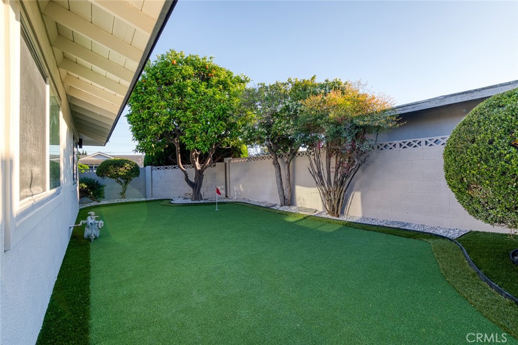 15361 Pickford Street