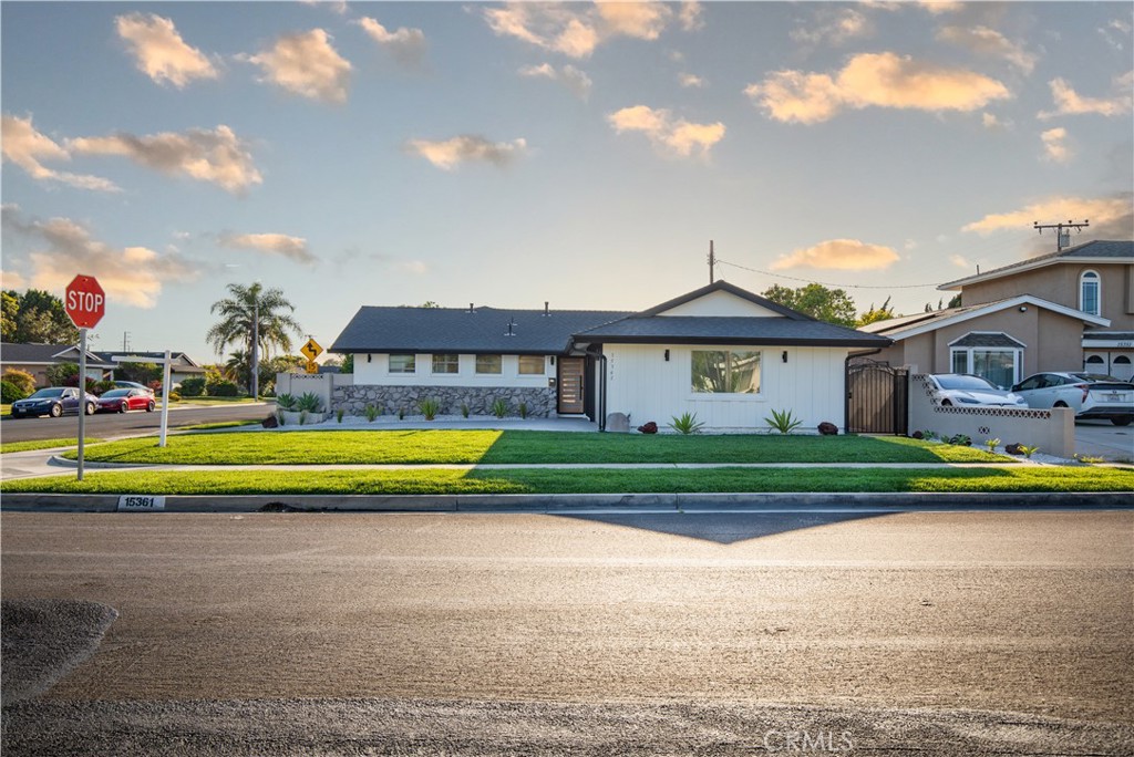 15361 Pickford Street