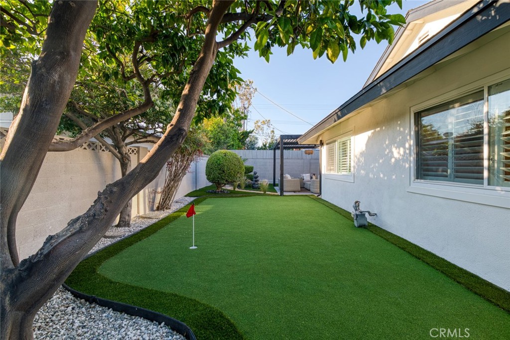 15361 Pickford Street