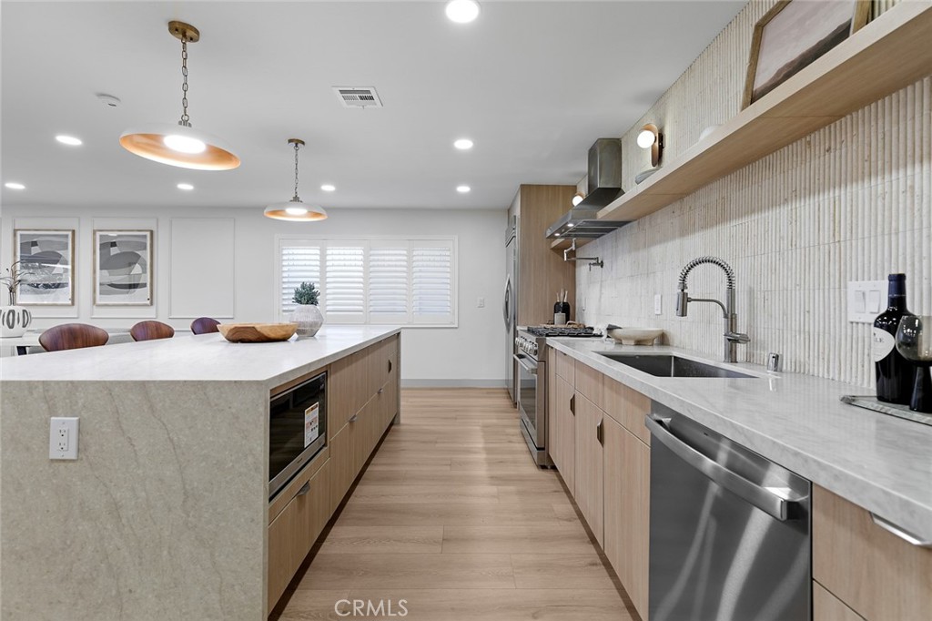 15361 Pickford Street