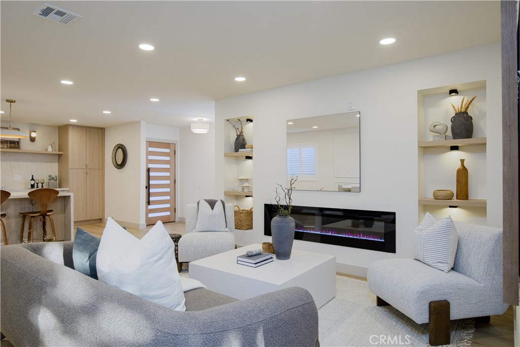 15361 Pickford Street