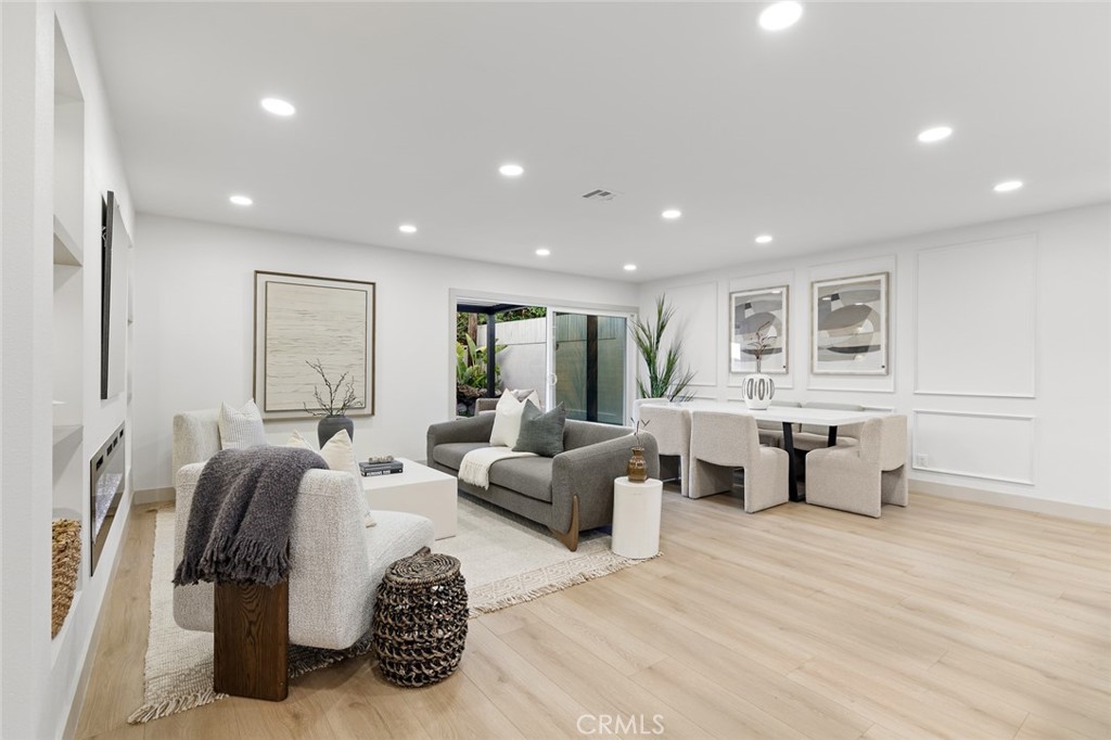 15361 Pickford Street