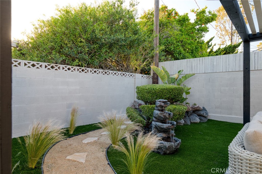 15361 Pickford Street