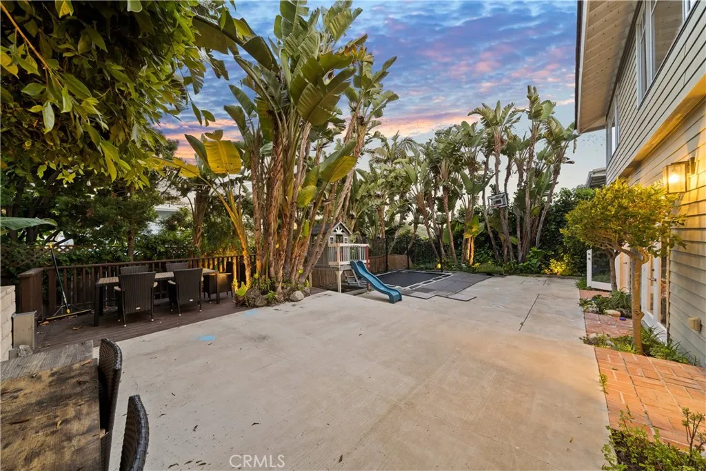 1044 Noria Street